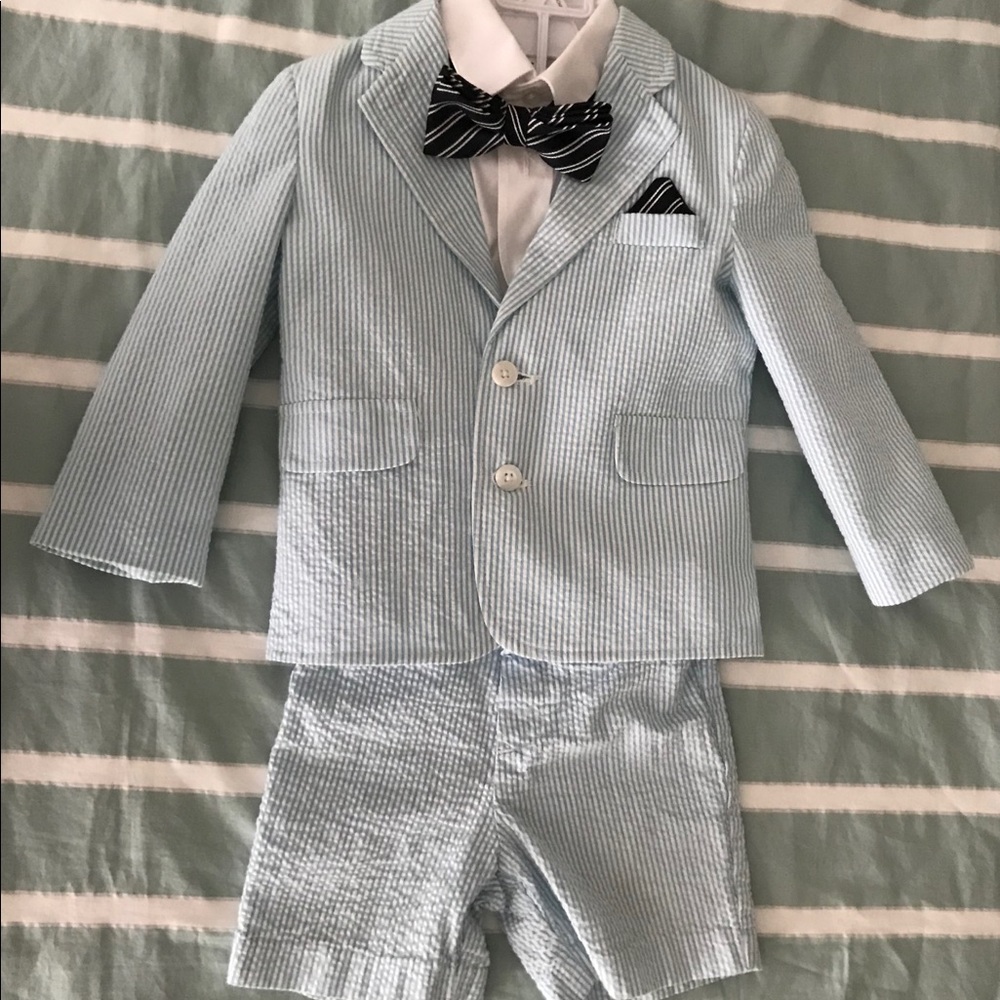 Size 24M boy’s seersucker suit